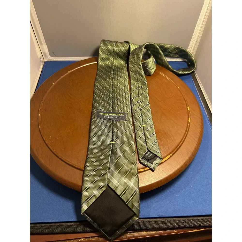 John Bartlett Statements‎ Gray Men's 100% Silk Tie Striped Necktie